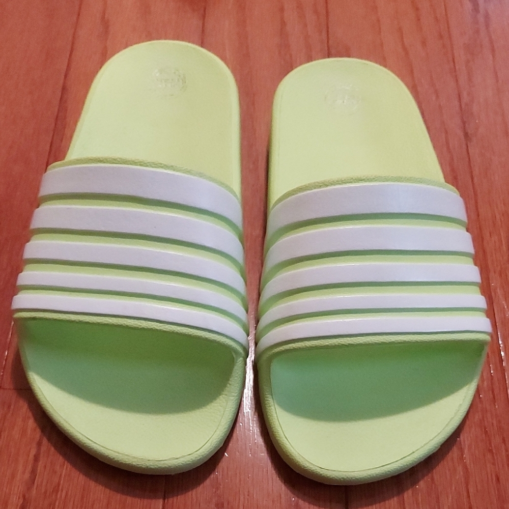 Wonder Nation Lime Green and White Slide Sandals 3/4